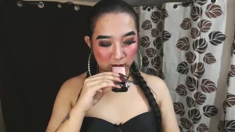 Nira   NOT INTO CHEAP GUYS  online show from January 31, 2025, 11:03 pm