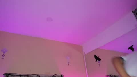 xavier fox   online show from October 18, 2025, 3:42 am