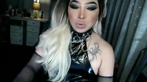 Snapshot of xdirtyflirtyx chatting on September 8, 2025, 5:01 pm Zhavia online show from September 8, 2025, 5:01 pm