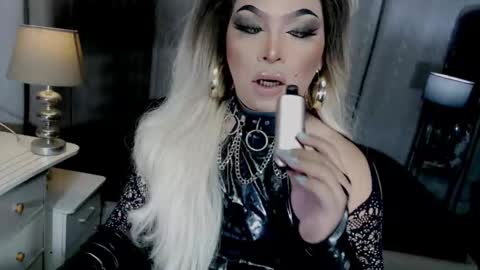 Zhavia online show from January 15, 2026, 2:43 pm