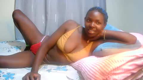 Snapshot of xeenah chatting on November 4, 2025, 8:19 pm xeenah online show from November 4, 2025, 8:19 pm