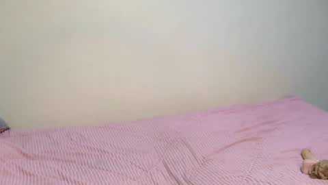 xeenah online show from February 18, 2026, 10:39 pm