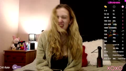 Snapshot of xelliee_rosex chatting on December 16, 2024, 10:24 pm EllieeRose online show from December 16, 2024, 10:24 pm