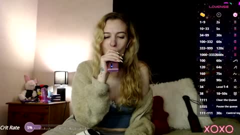 Snapshot of xelliee_rosex chatting on January 18, 2025, 3:31 am EllieeRose online show from January 18, 2025, 3:31 am