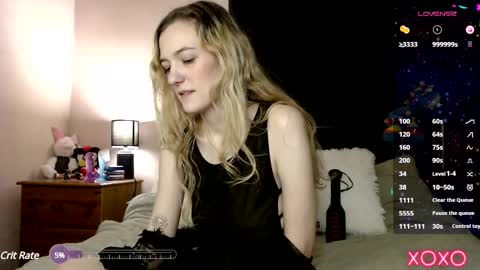 Snapshot of xelliee_rosex chatting on February 11, 2025, 5:18 pm EllieeRose online show from February 11, 2025, 5:18 pm