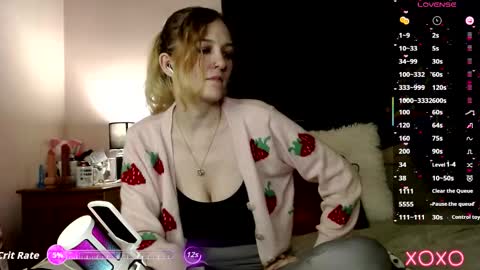 Snapshot of xelliee_rosex chatting on September 22, 2025, 11:29 pm EllieeRose online show from September 22, 2025, 11:29 pm