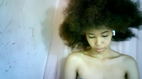 Snapshot of xenna610827 chatting on February 18, 2025, 6:15 am xenna610827 online show from February 18, 2025, 6:15 am