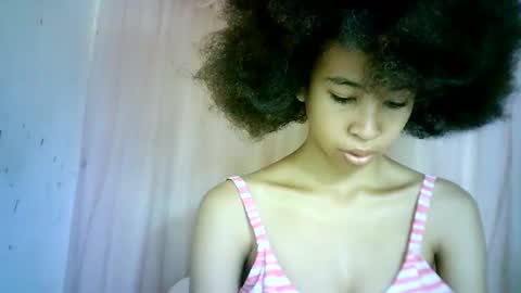 Snapshot of xenna610827 chatting on March 5, 2025, 8:10 am xenna610827 online show from March 5, 2025, 8:10 am