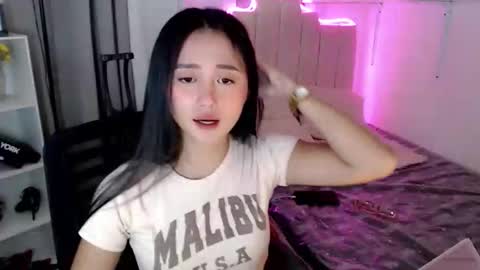 Snapshot of xhena_blossom chatting on October 20, 2025, 10:49 am xhena online show from October 20, 2025, 10:49 am