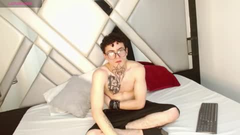 Snapshot of xhotdesire_fx chatting on March 4, 2025, 7:51 am Marco and Veronica online show from March 4, 2025, 7:51 am