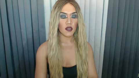 GWEN THOMPSON .......   online show from December 15, 2024, 3:09 pm