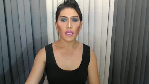 GWEN THOMPSON .......   online show from December 26, 2024, 2:33 am