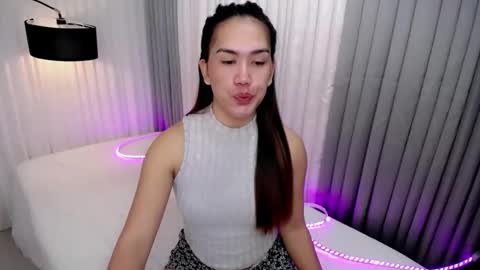 GWEN THOMPSON .......   online show from September 10, 2025, 4:18 pm