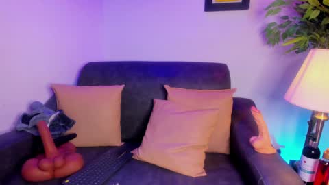 ximenasalazar online show from February 6, 2025, 2:15 pm