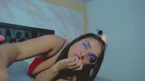 XiomyFox online show from February 24, 2026, 4:38 pm