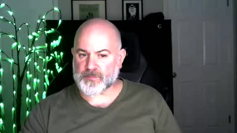 Snapshot of xjohnniex77 chatting on December 17, 2025, 1:44 am MrSlowBurn77 online show from December 17, 2025, 1:44 am