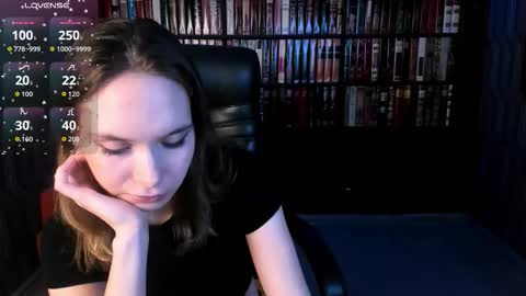 Snapshot of xlindamilfxx chatting on November 30, 2025, 12:53 pm Linda online show from November 30, 2025, 12:53 pm