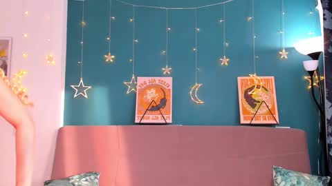 Chloe online show from March 5, 2025, 12:11 pm