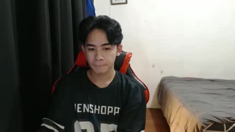 Snapshot of xluminous chatting on September 12, 2025, 10:15 am MIKAEL online show from September 12, 2025, 10:15 am