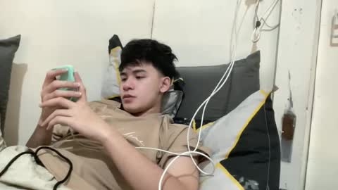 Snapshot of xluminous chatting on December 3, 2025, 2:37 pm MIKAEL online show from December 3, 2025, 2:37 pm