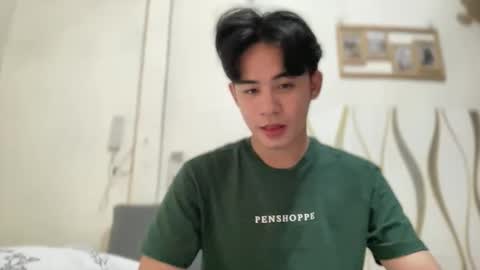 Snapshot of xluminous chatting on April 4, 2026, 4:26 pm MIKAEL online show from April 4, 2026, 4:26 pm