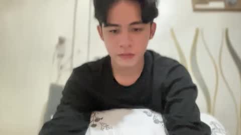 Snapshot of xluminous chatting on April 5, 2026, 2:03 pm MIKAEL online show from April 5, 2026, 2:03 pm