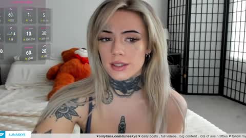 Snapshot of xlunaskye chatting on March 6, 2025, 12:54 am online show from March 6, 2025, 12:54 am