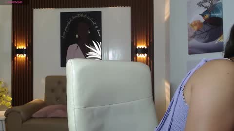 lunna online show from November 5, 2025, 6:52 pm