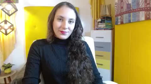 lunna online show from November 18, 2025, 6:56 pm