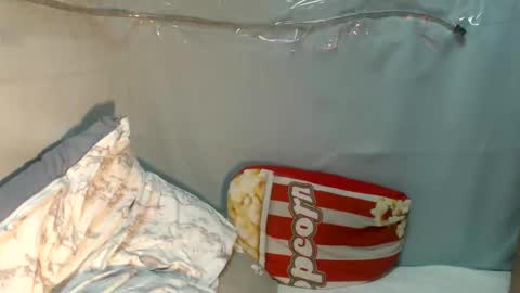 Maxie online show from December 22, 2025, 12:07 am