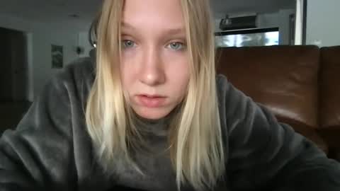 Snapshot of xmckennalynn chatting on November 17, 2025, 6:24 pm xmckennalynn online show from November 17, 2025, 6:24 pm