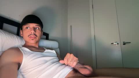 Snapshot of xmomentumx chatting on July 4, 2026, 4:35 pm xmomentumx online show from July 4, 2026, 4:35 pm
