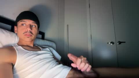 Snapshot of xmomentumx chatting on July 9, 2026, 6:56 pm xmomentumx online show from July 9, 2026, 6:56 pm