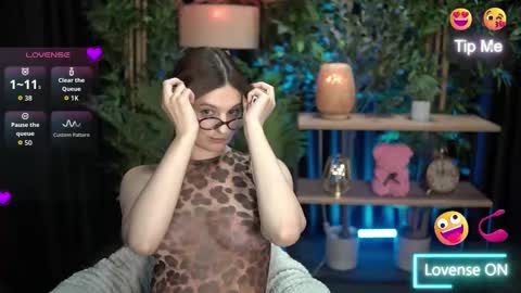 xoxo_molly online show from October 11, 2025, 9:13 pm