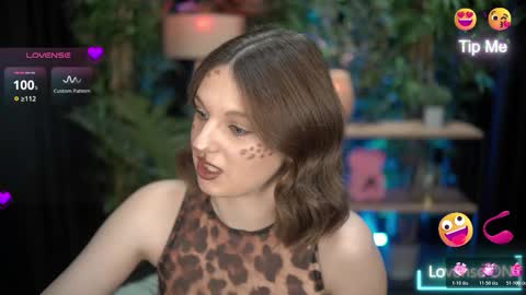 xoxo_molly online show from October 31, 2025, 8:10 pm