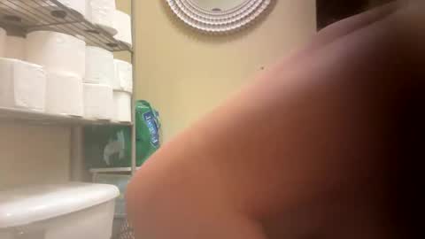 xoxomommy98 online show from September 11, 2025, 6:24 am