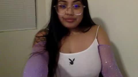 Snapshot of xravemommydezzx chatting on March 4, 2025, 3:22 am Desiree online show from March 4, 2025, 3:22 am