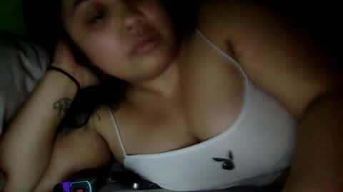 Snapshot of xravemommydezzx chatting on December 4, 2025, 6:12 am Desiree online show from December 4, 2025, 6:12 am