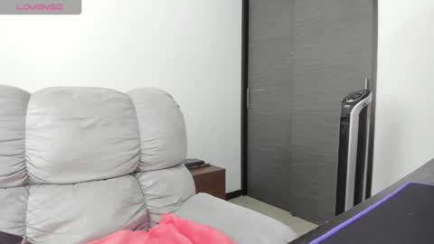 Hellen Sofia instagram hellen5546 online show from October 18, 2025, 12:28 pm