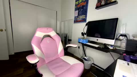 xStarGazingx online show from September 12, 2025, 7:47 pm