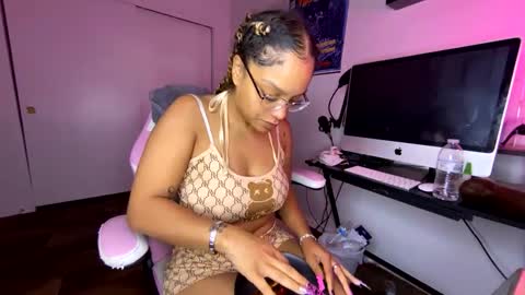 xStarGazingx online show from September 13, 2025, 7:52 am