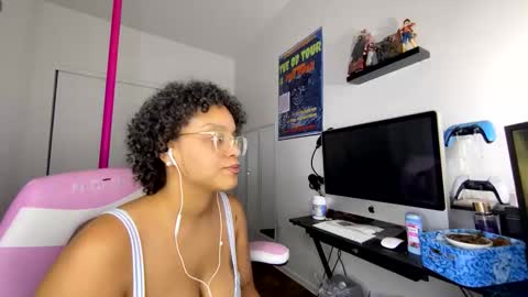 xStarGazingx online show from October 8, 2025, 5:16 am