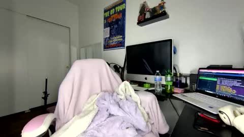 xStarGazingx online show from October 22, 2025, 8:47 am