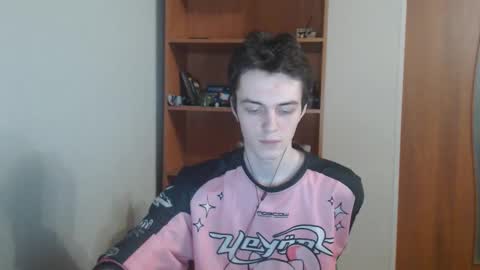 traqqq online show from October 21, 2025, 10:10 pm