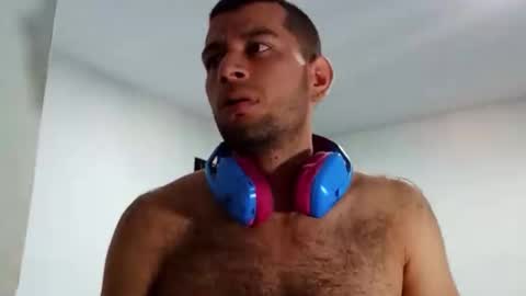 xuyeeg online show from February 6, 2025, 9:38 pm