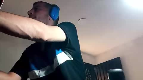 xuyeeg online show from February 23, 2025, 3:08 pm