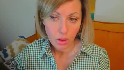 xvaleriax0 online show from February 8, 2026, 2:53 pm