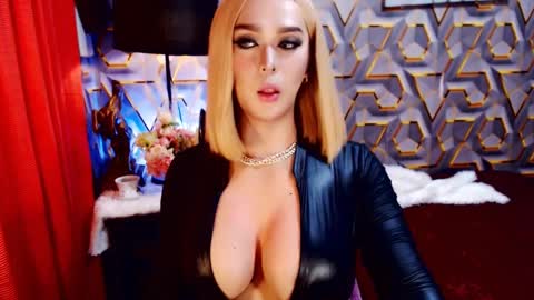 K E L L Y online show from January 25, 2025, 1:41 pm