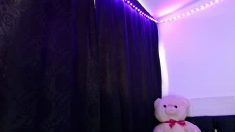Snapshot of xx_johnson_xx chatting on June 10, 2026, 11:53 am VALE online show from June 10, 2026, 11:53 am