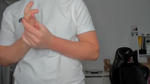 Snapshot of xx_raul_xx_ chatting on November 26, 2025, 9:49 pm raul online show from November 26, 2025, 9:49 pm